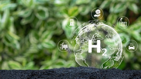 Techno-economic and climate finance assessment of a methanation plant with green hydrogen production and CO2 recycling in Italy